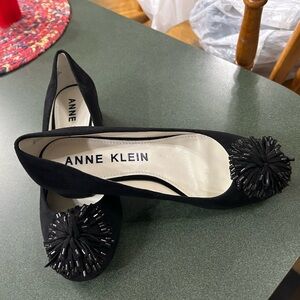 Women’s Anne Klein black suede shoes